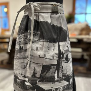 Graue Dirndlschürze mit historischem Landschaftsfoto und Rockzipfl-Label
